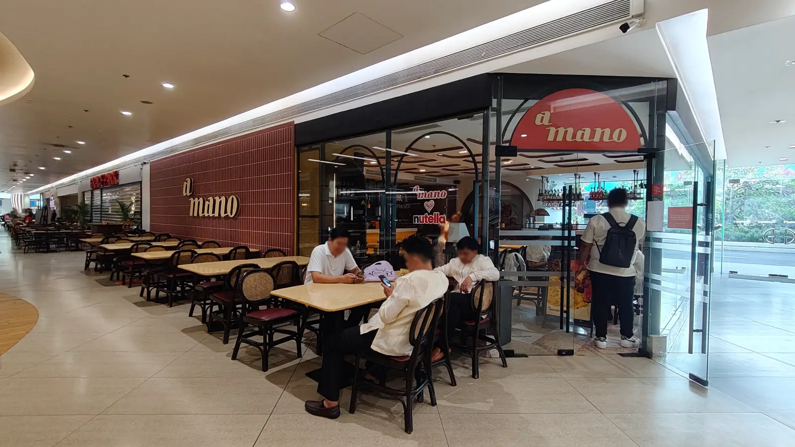 A MANO in Gateway Mall